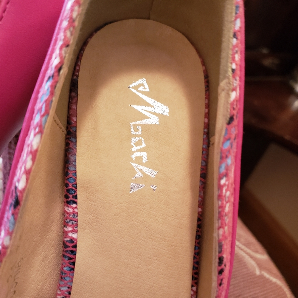 Pink Heals (size 7.5) - Picture 3 of 4